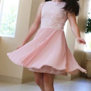 Xscape Blush Pink Lace Dress Pleated Fit and Flare Semi-Formal Party Women 's 10